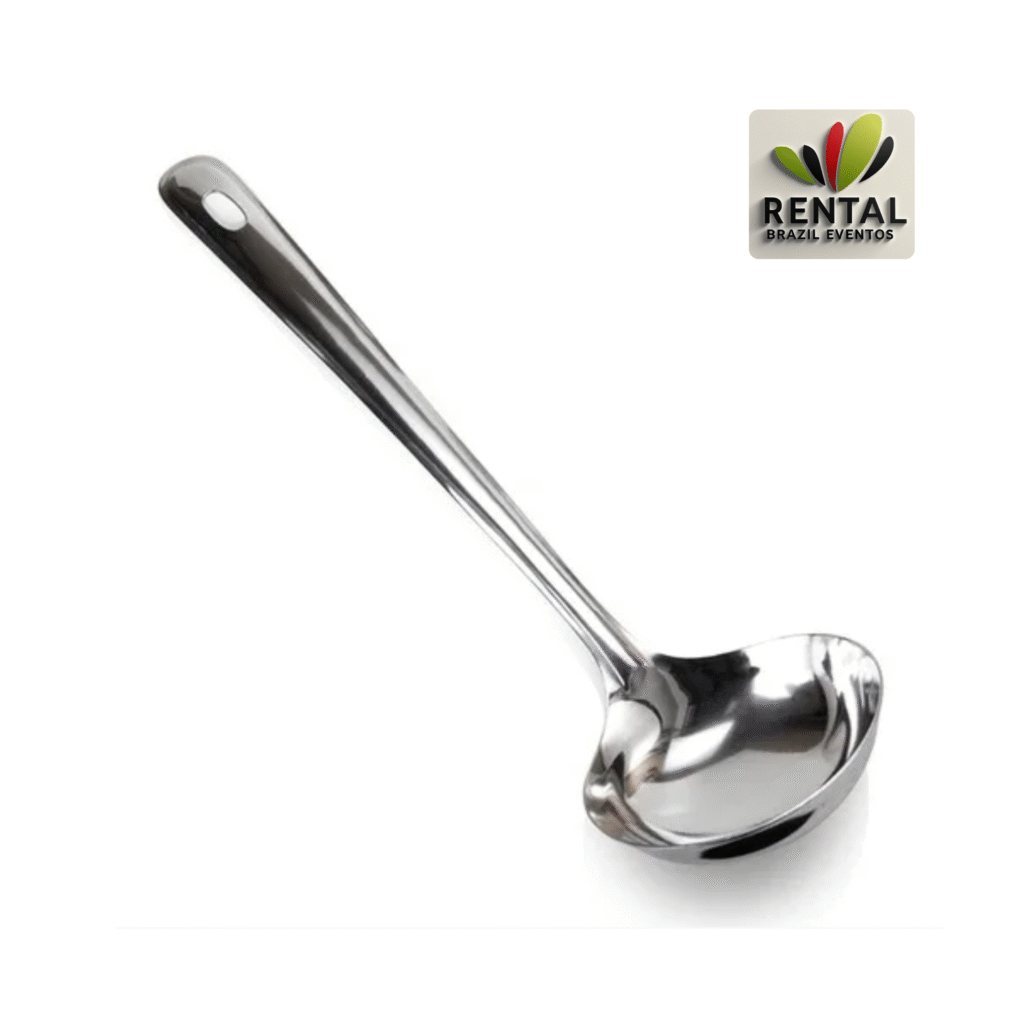 ma concha para feijão é um utensílio de cozinha, geralmente feito de aço inox ou alumínio, com uma forma côncava e um cabo para servir porções de alimentos líquidos ou pastosos, como feijão, sopas e caldos. Ela é projetada para facilitar a distribuição do alimento nos pratos, possuindo tamanhos e capacidades variados para uso doméstico ou industrial.