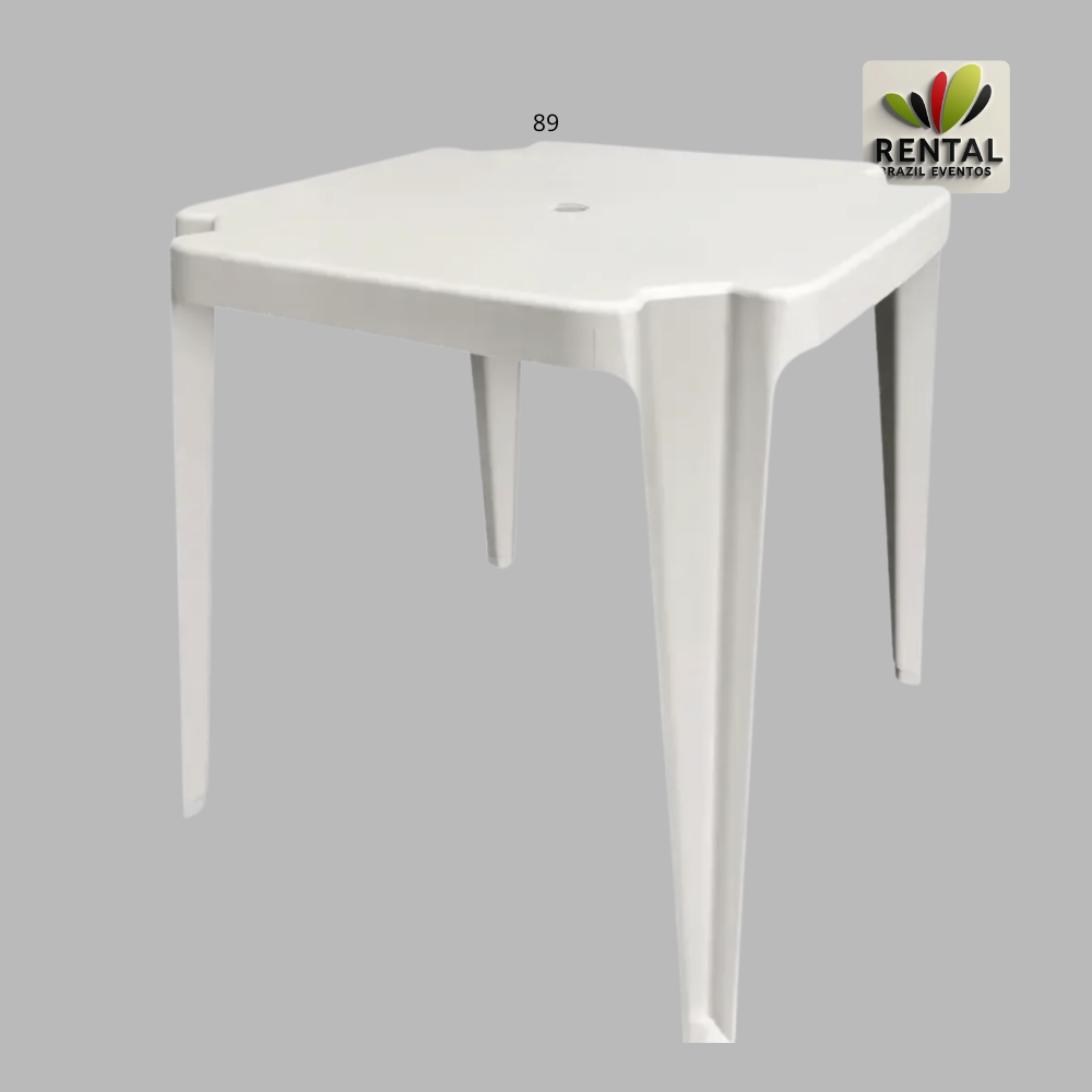 Aluguel de mesas e cadeiras organizadas para eventos sociais e corporativos